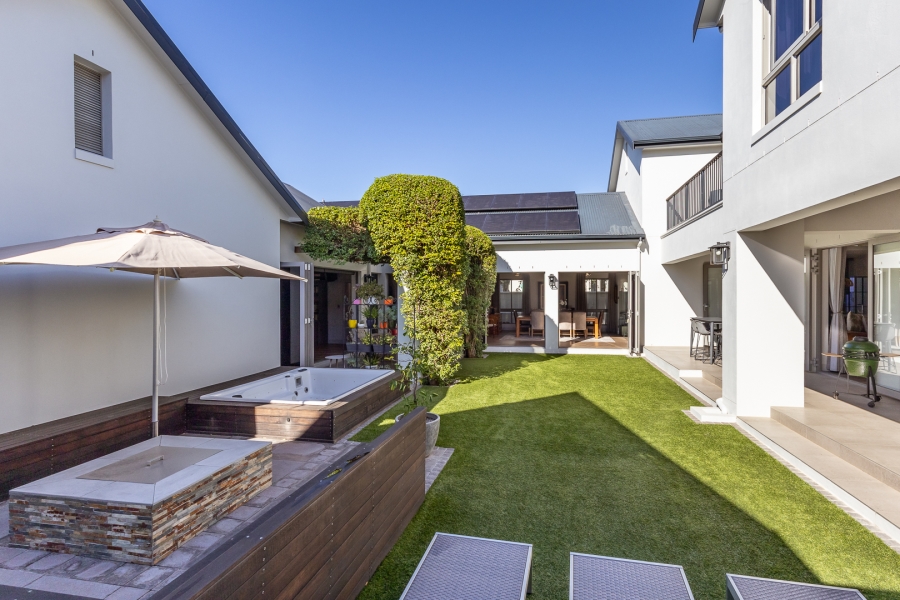 4 Bedroom Property for Sale in Lemoenkloof Western Cape